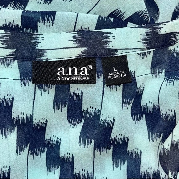 40% OFF a.n.a Blue Patterned Long Sleeve Blouse Size Large - Picture 3 of 12